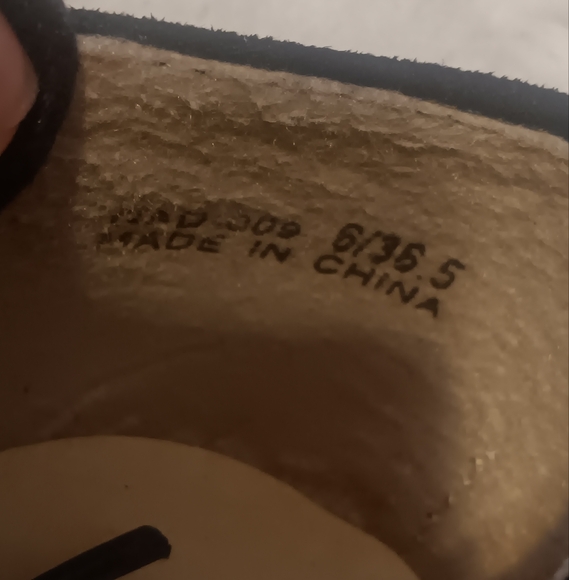 Chinese Laundry Flats - Picture 4 of 7